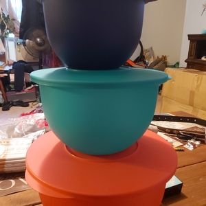 Tupperware bowls